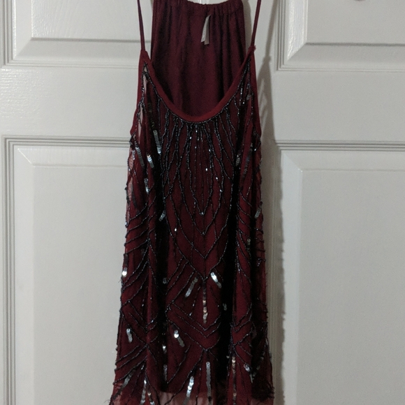 Burgundy sequin and beaded tank - Picture 2 of 4